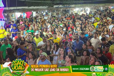 São João de Aldeias Altas começa com grande público, forró e muita animação!