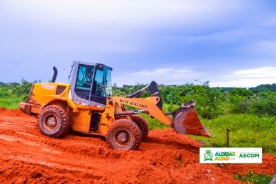 Prefeitura de Aldeias Altas realiza serviços de terraplanagem em construção de escola 